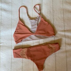 Acacia Jaws Top M and Mentawai Bottoms M